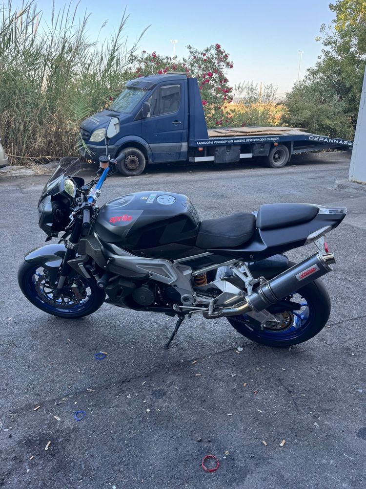 Aprilia tuono rsv1000r gen 2