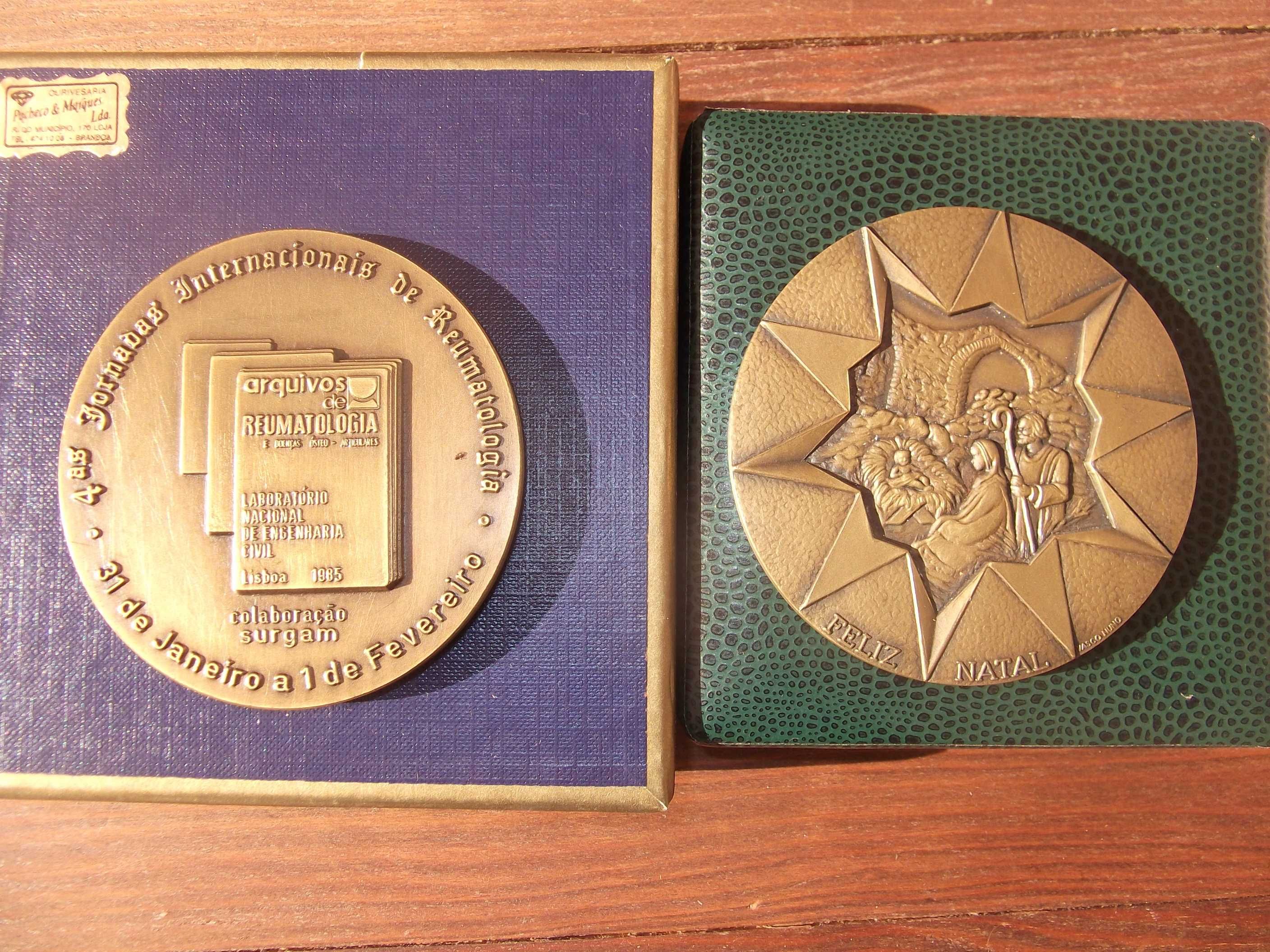 Caixas e Medalhas / Boxes and Medals