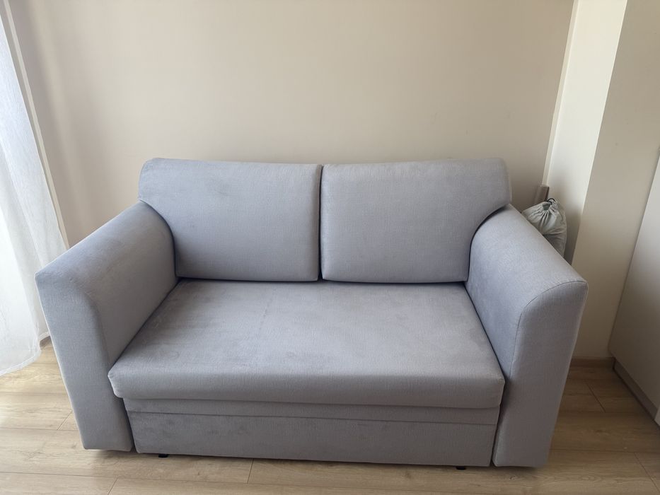Sofa szara dwuosobowa z funkcją spania i pojemnikiem idealny stan