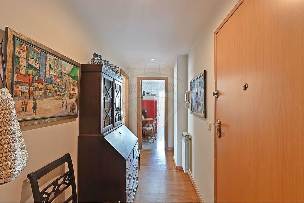 Apartamento T4 de três frentes