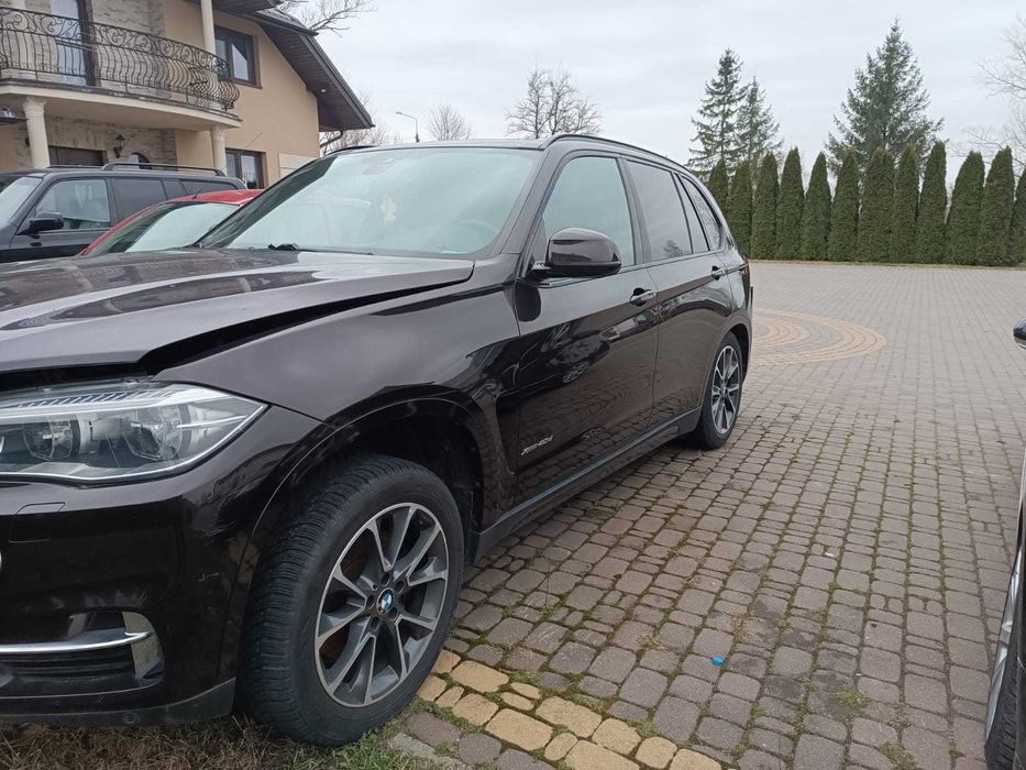 bmw x5 z uszkodzonym siilnikiem