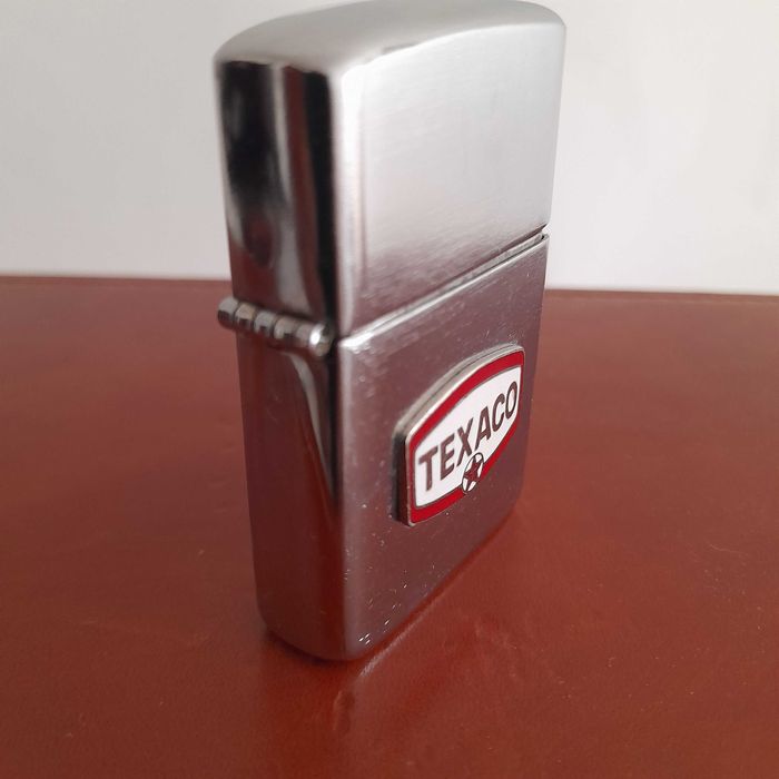 Isqueiro Penguin a gasolina.