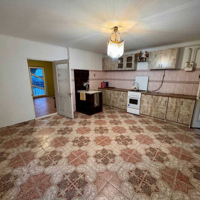 Великий будинок  в центрі села Нижнів!