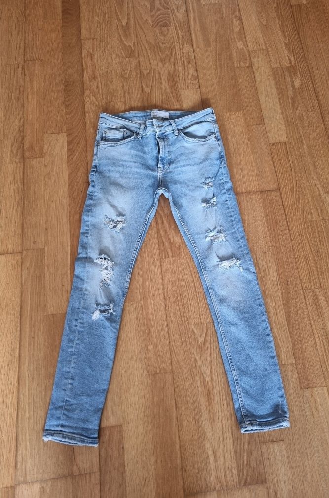Calças de ganga Bershka  com rasgões