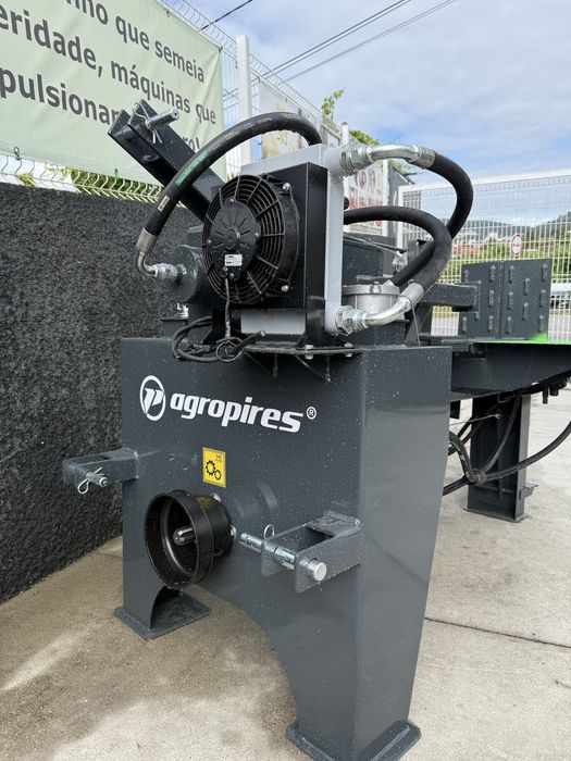 Rachador de lenha 30 ton. Com radiador e plataforma elevatoria