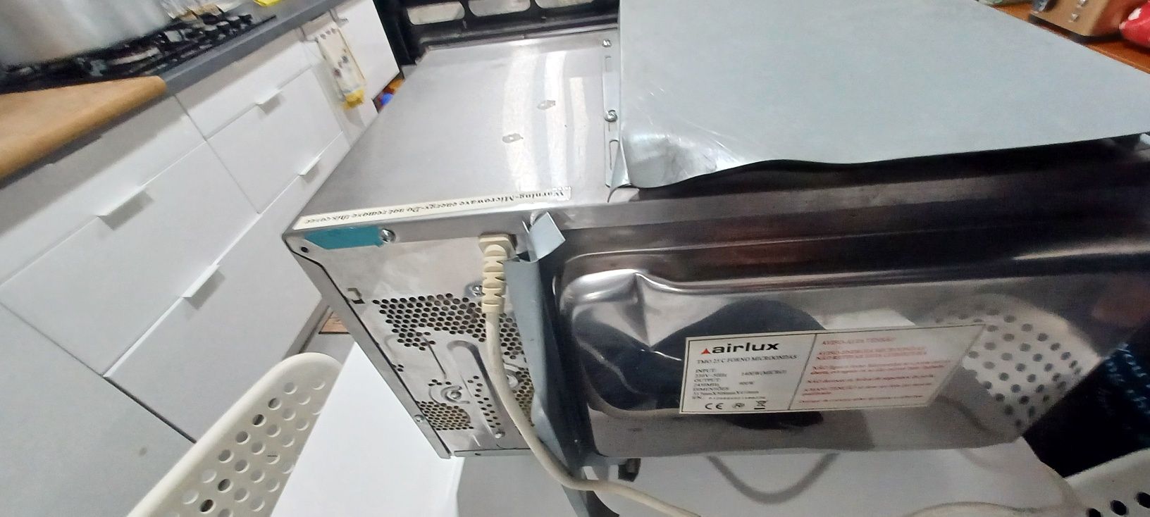 Microondas de embutir Ailux 25lt
