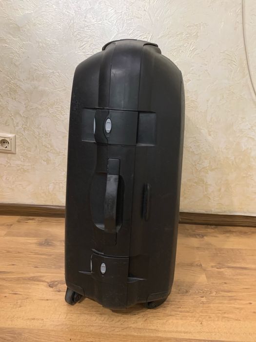 Валіза велика Eminent чорного кольору