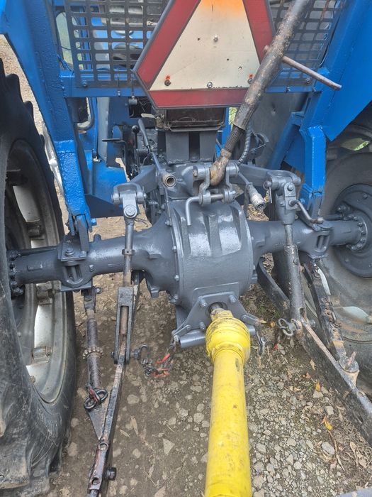 Трактор FORD3000