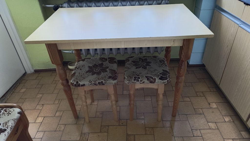 Zestaw ławka, stół, krzesła