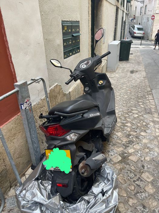 Scooter SYM Orbit III 50cc - 2019, económica e fácil de conduzir.