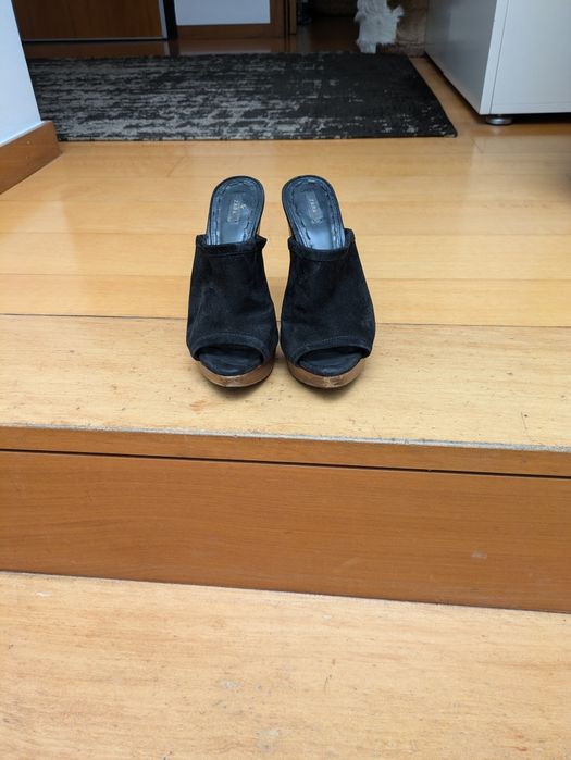 Socas em pele pretas