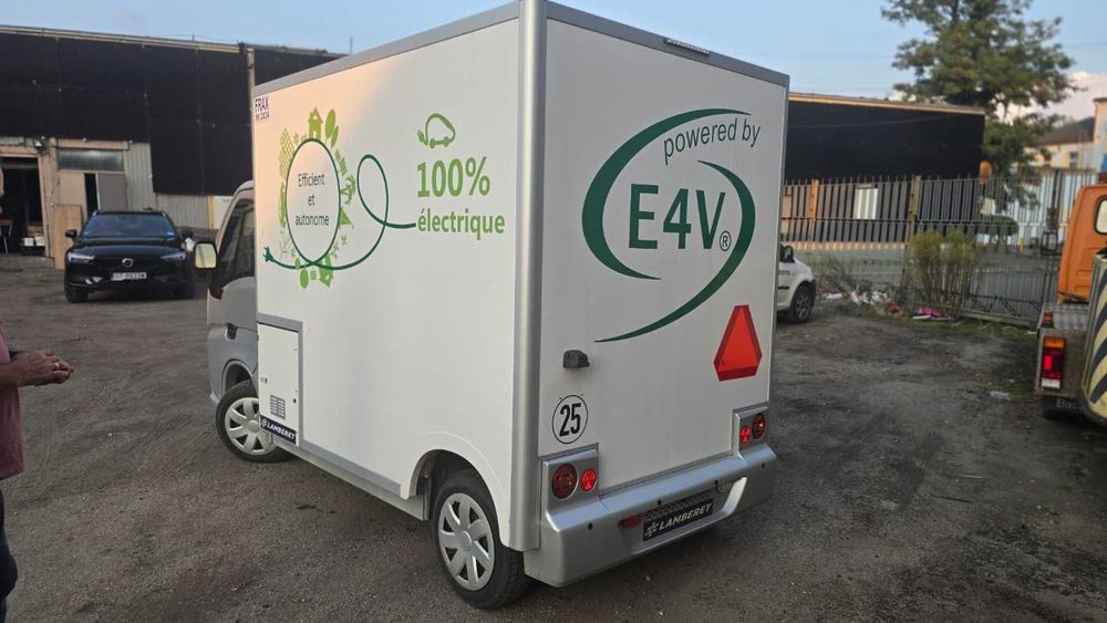 Elektryczny Samochód Dostawczy FRAX z Zabudową Chłodniczą Lamberet