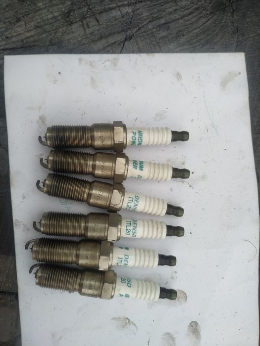 Амортизатори на крейслер 300Cпередні з упорними. Свічі ITL20