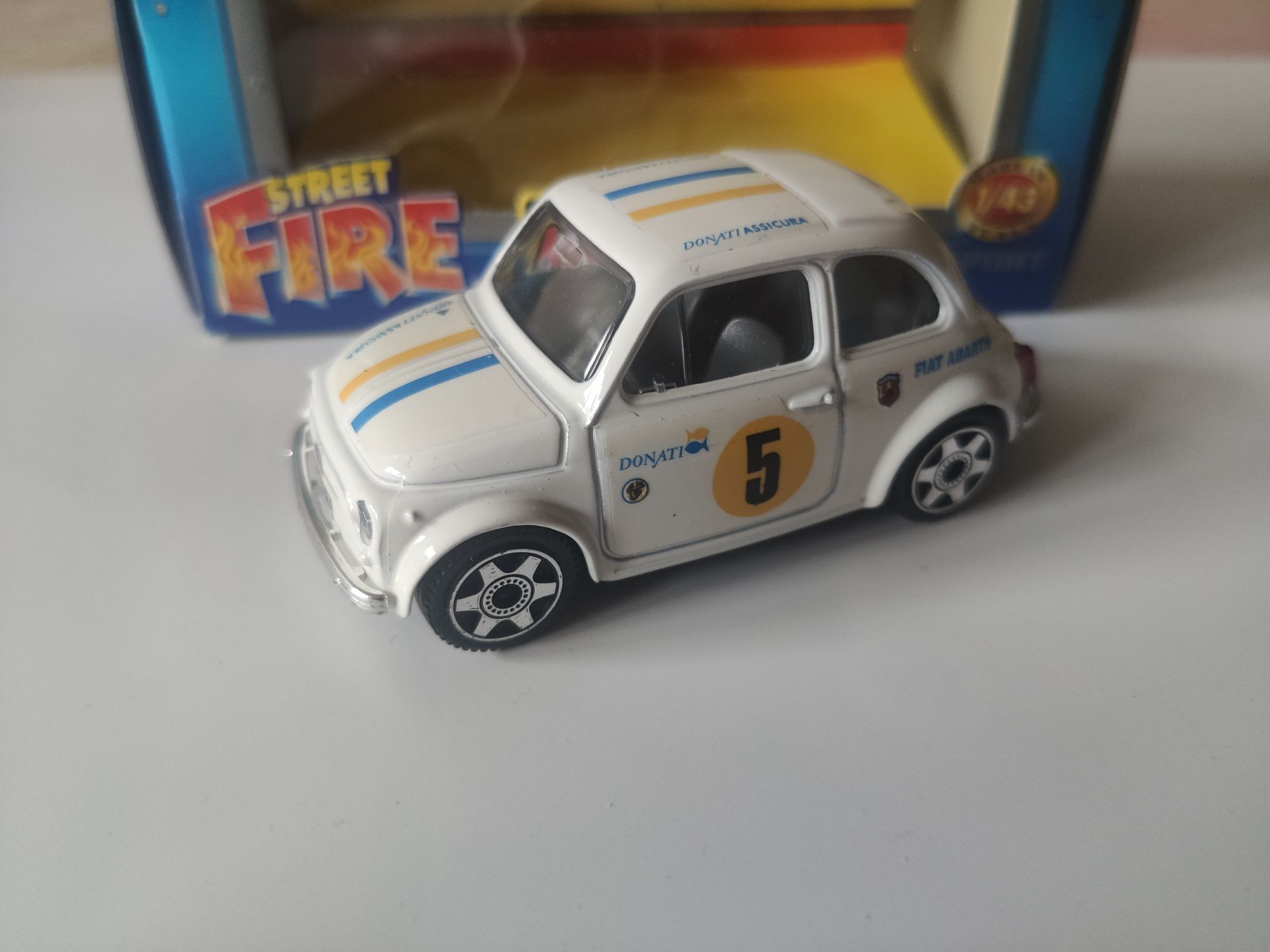 Fiat 500 1:43 bburago 8 burago autko resorak nie maisto.