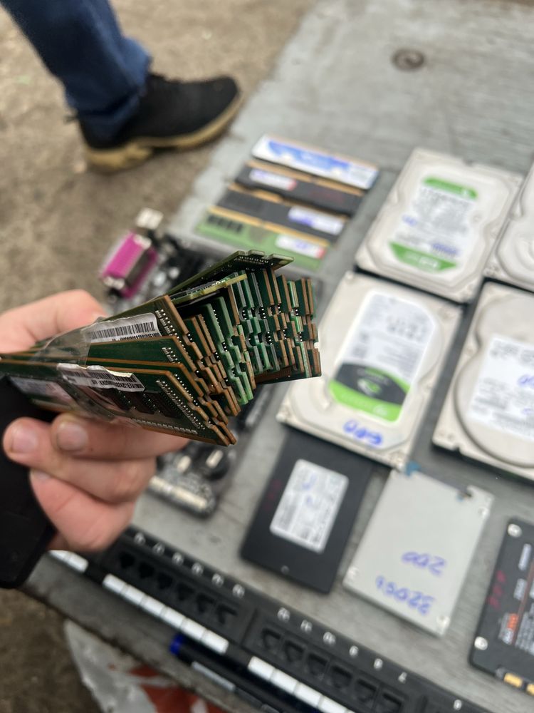 Комплектующие к ПК ОЗУ ddr 2 3 4 жесткий диск