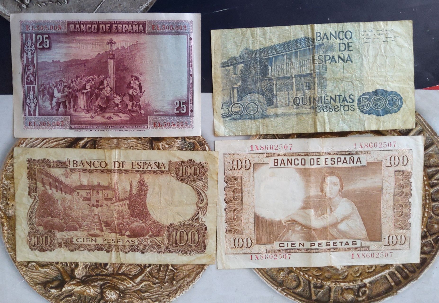 16625#Espanha lote 4 notas 25/2×100/500 pesetas 

Preço: € 7,50