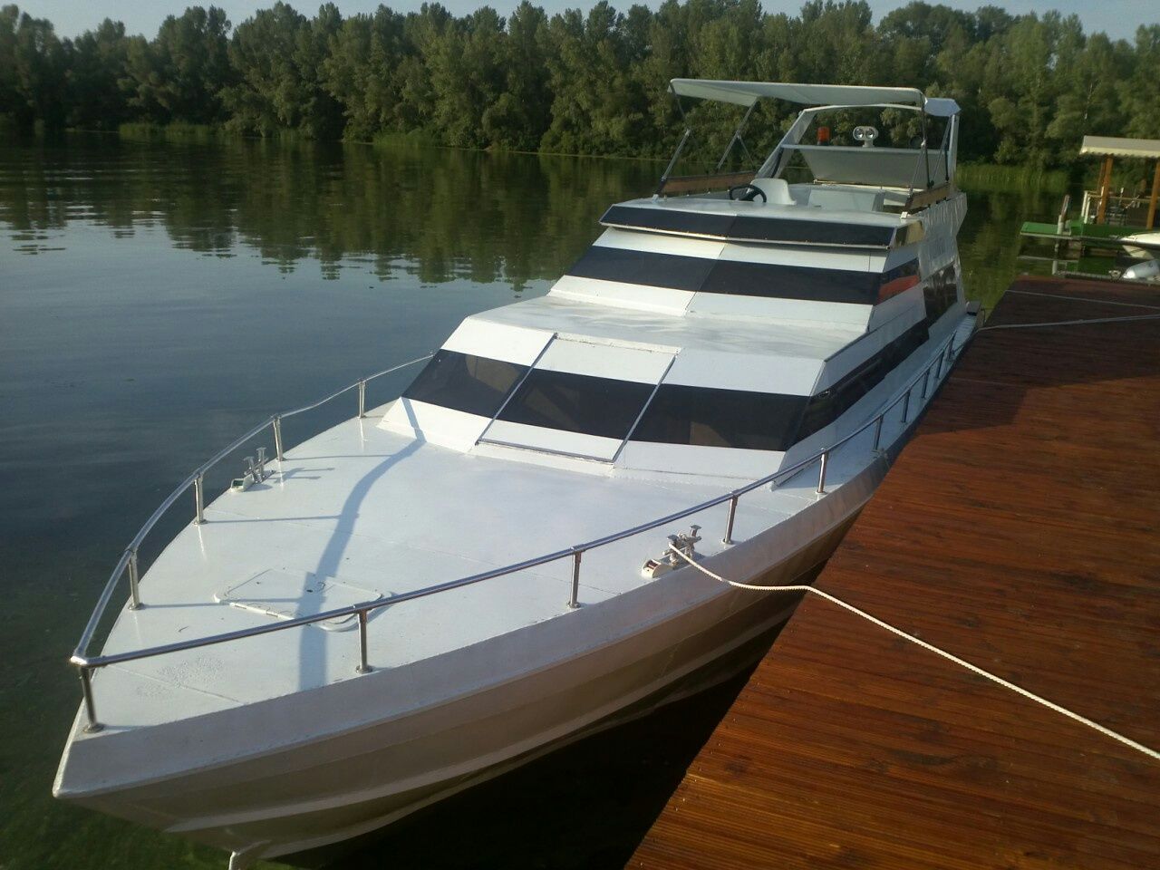 Bayliner 288 Стальная моторная яхта