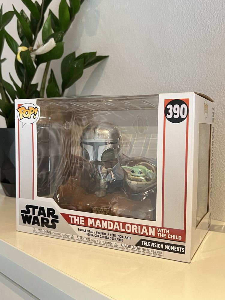 Pop StarWars the mandalorian with the child