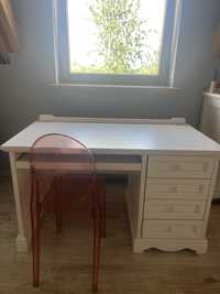 Białe biurko sosnowe