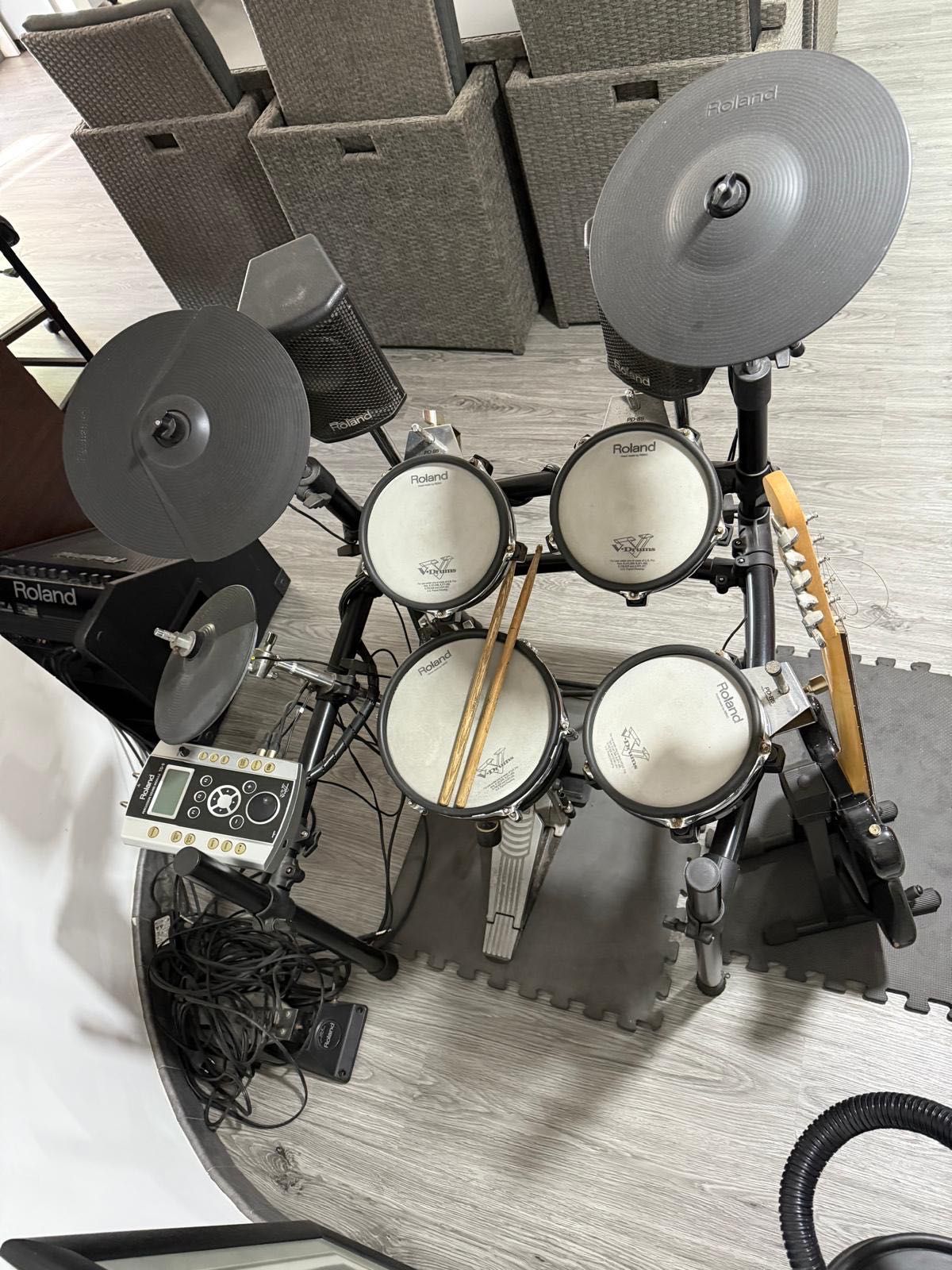 Bateria Eletrónica Roland V-Drums + Amplificador PM-30 – Top de Gama!