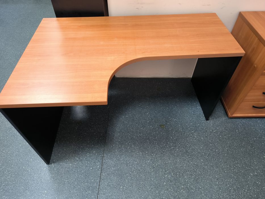 Продам офісний набір меблів