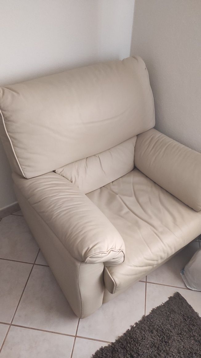 Conjunto de sofás em pele