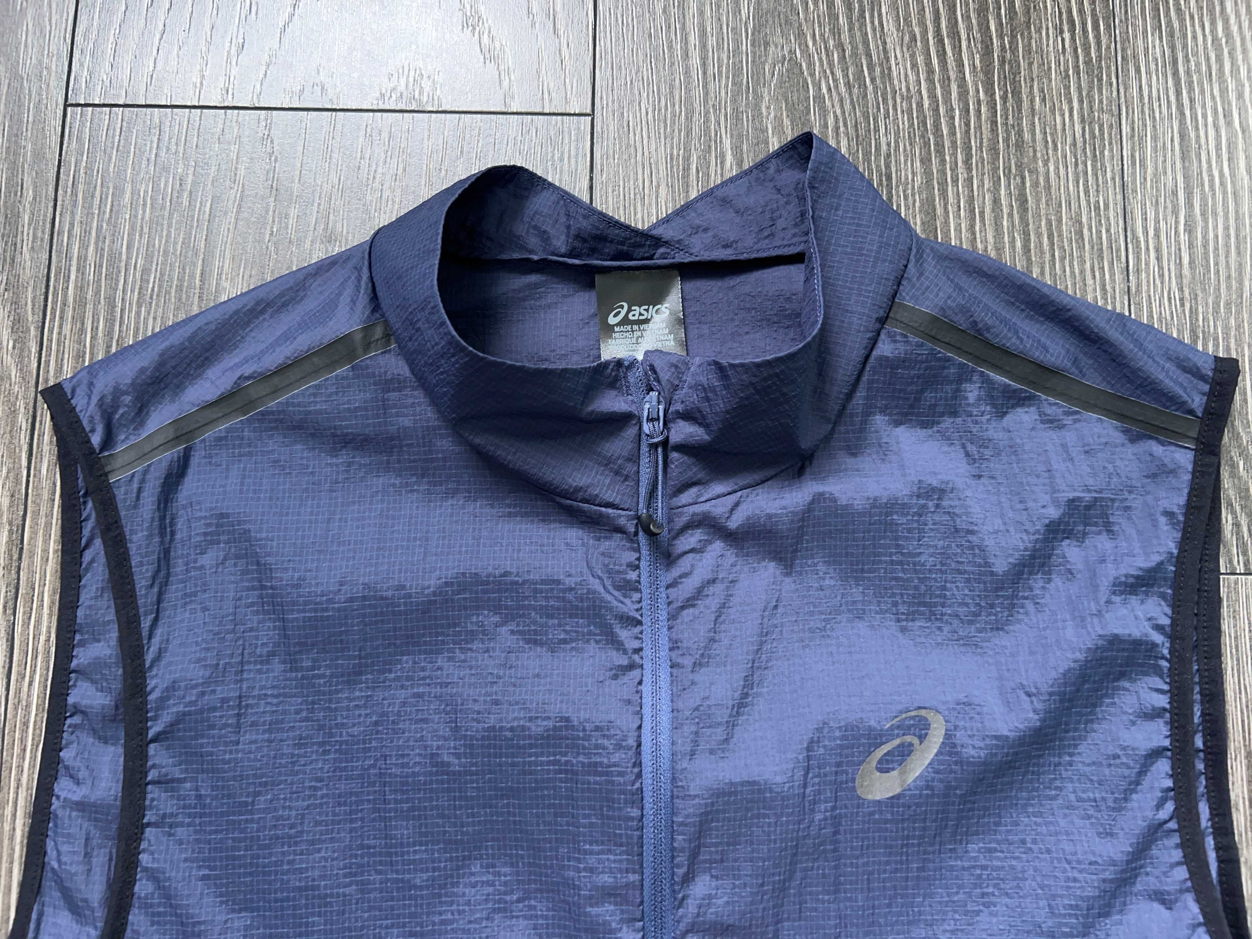 Asics чоловіча бігова жилетка безрукавка легка для спорту оригінал р M
