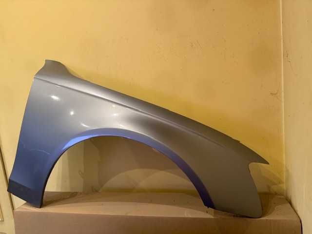 Audi A4 B8 07-11 błotnik prawy LY7G