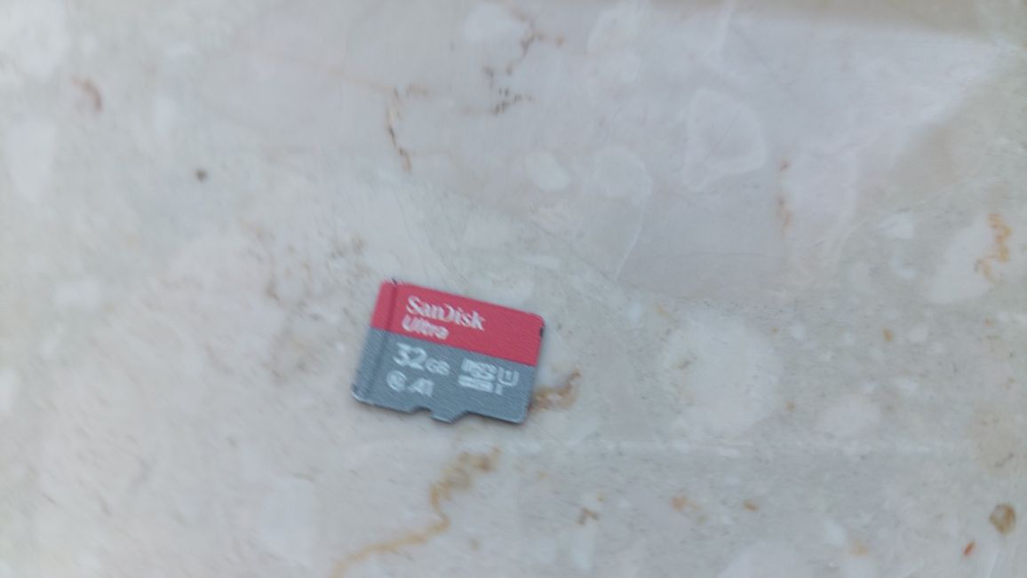SanDisk Ultra 32 GB microSDHC Memory Card + SD Adapter
