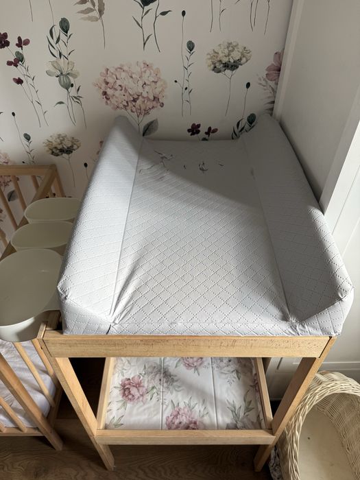 Łóżeczko z materacem i przewijak Ikea Sniglar