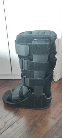 Ortopedyczny but walkera, but marszowy ze stabilizacją pneumatyczną.