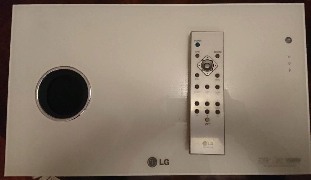 плоский проектор настенный LG DPL PROJECTOR D600 AN110B-JD AN110W-JD