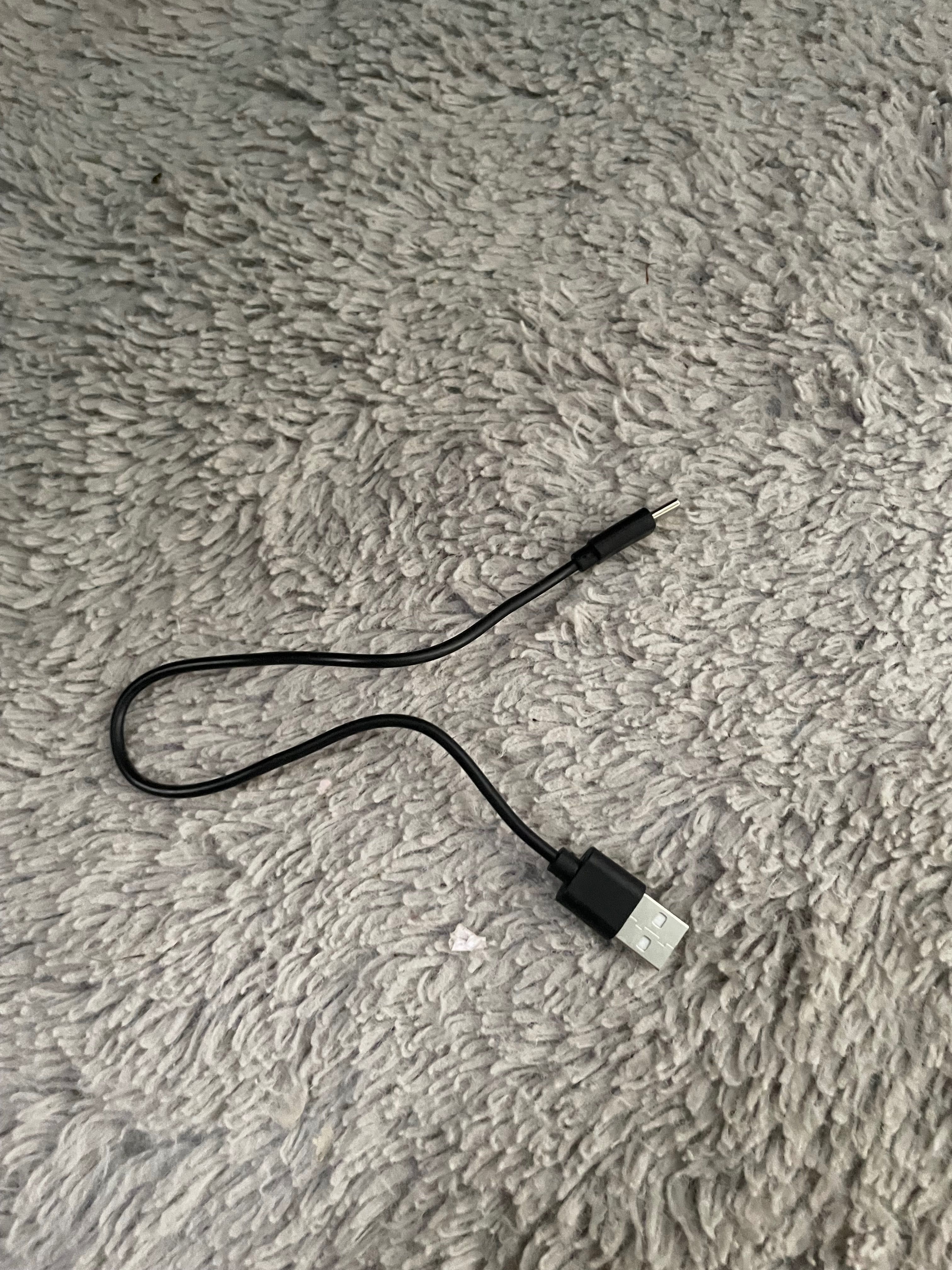 Czarny kabel USB c - USB a ok. 30cm