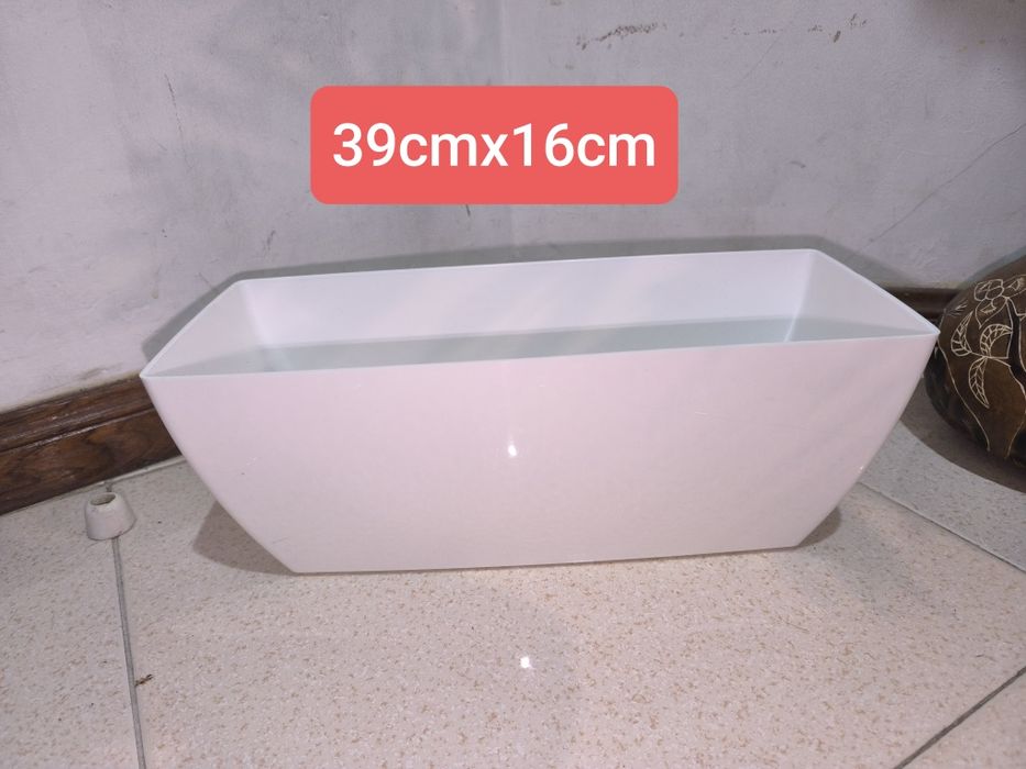 Vasos e floreiras variados