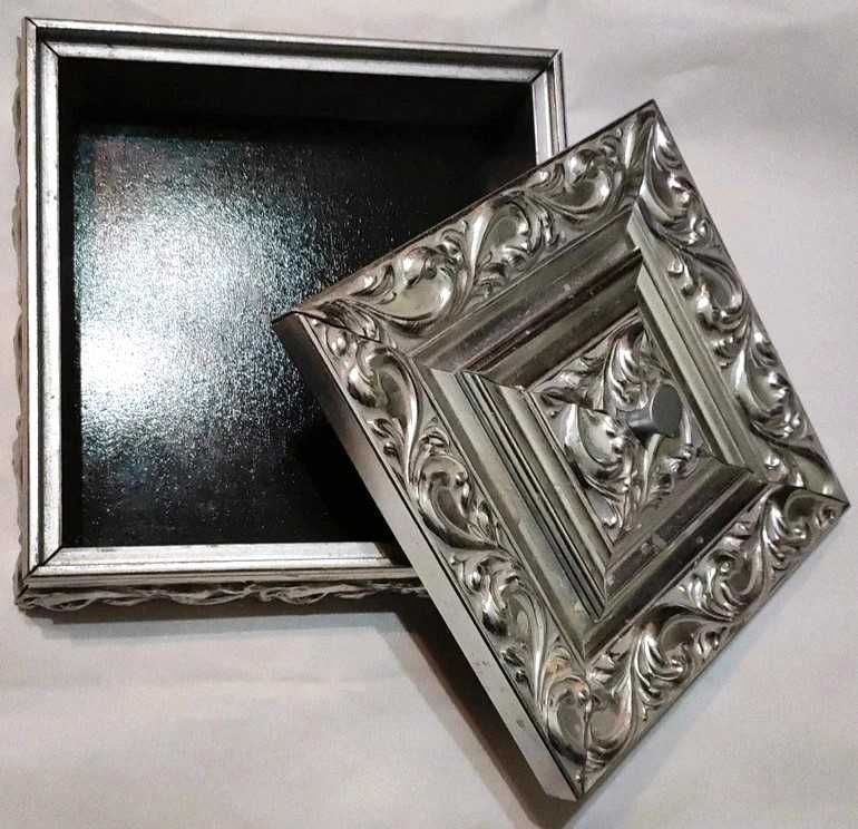 Caixa Decorativa em Metal Prateado