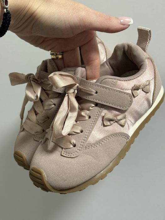 Дитячі кросівки 17-17,5см три пари за 300грн