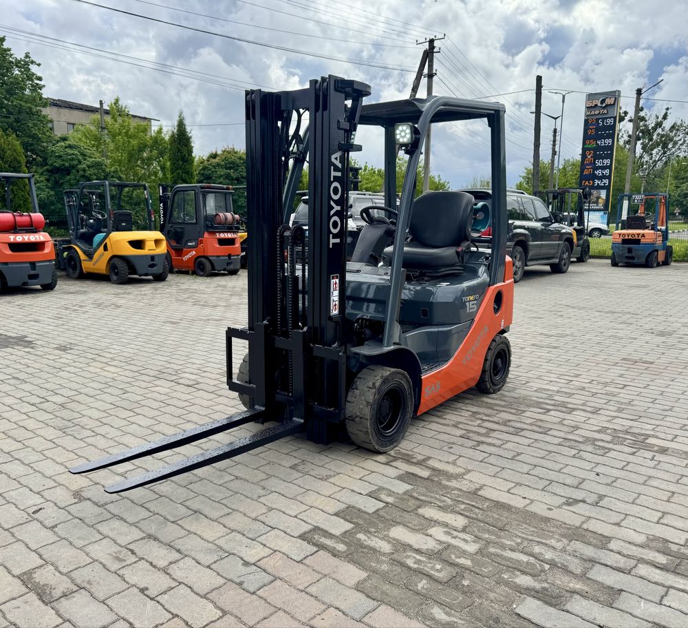 Навантажувач Toyota 8FGF15 погрузчик