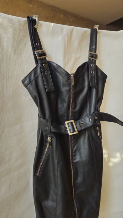 MOHITO przepiękna skórzana czarna sukienka 34 XS pasek wyszczuplająca