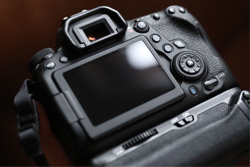 Canon 6D Mark II w super stanie! Gratisy!