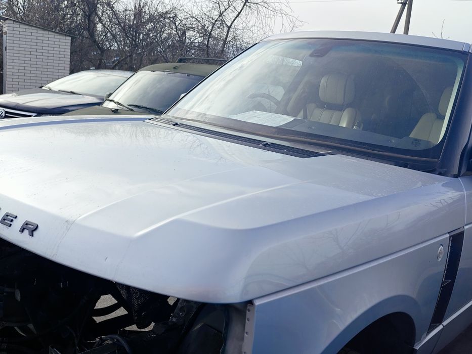 Розбираю лендровер  3.6 вог бі турбо . Запчастини кузовні е