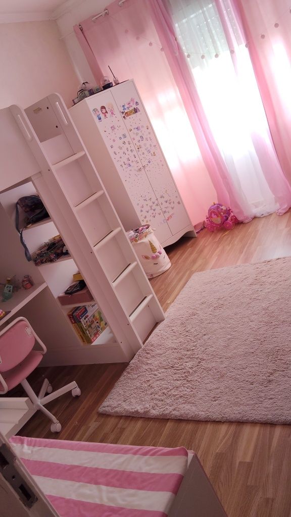 Beliche com secretária,prateleiras,guarda fatos e gavetas+ guarda fato