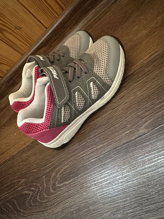 Кроссовки на девочку