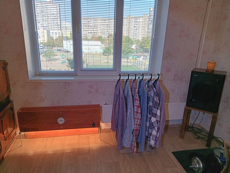 Стійка тримач для одягу рейл вішак корнер