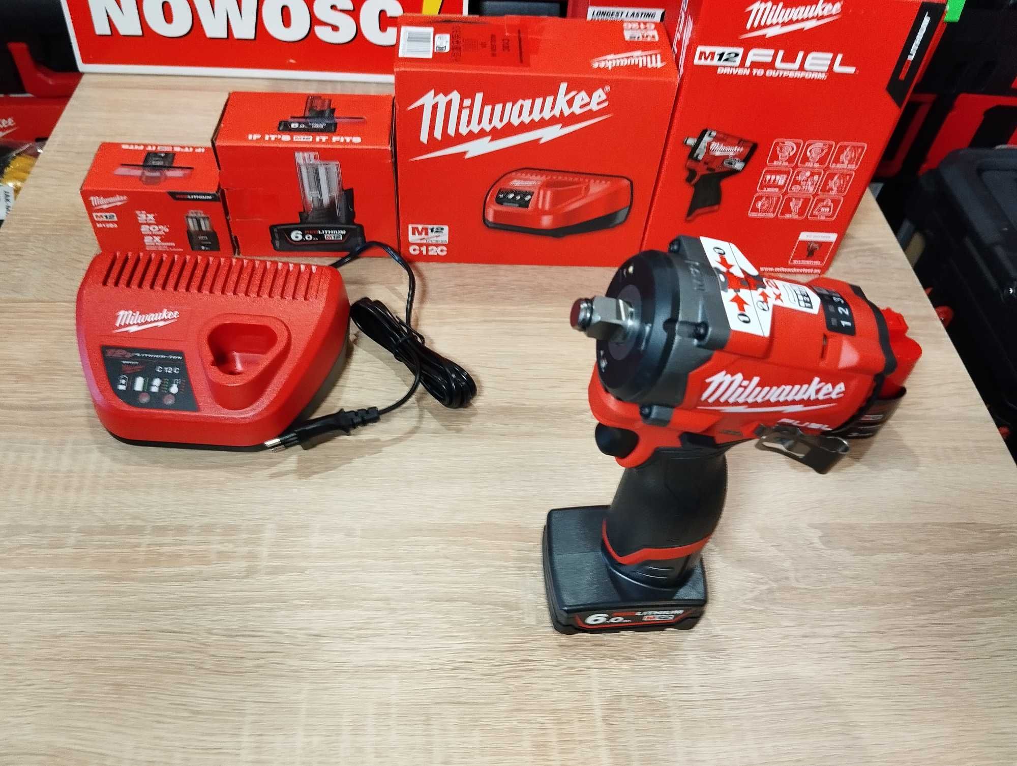Milwaukee klucz udarowy 1/2'' o mocy 745Nm 12V NOWOŚĆ  FAKTURA VAT