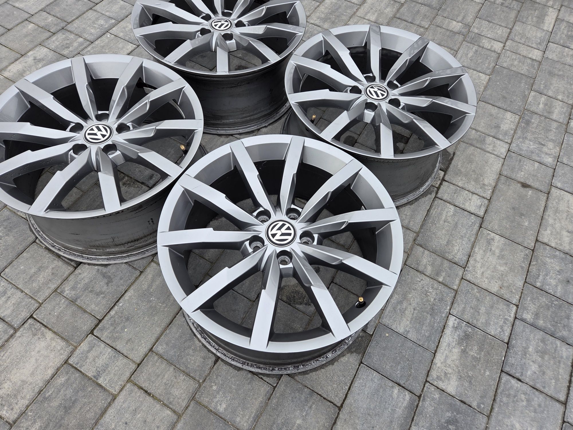 Super Felgi VW 18 5x112 Monterey R line Passat B8 Grafity Arteon