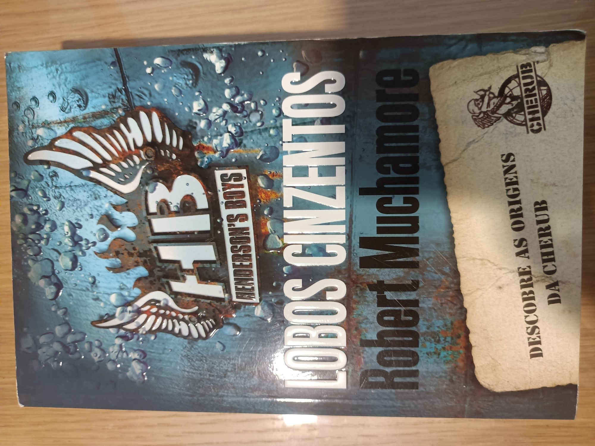 Vendo livro: Lobos Cinzentos