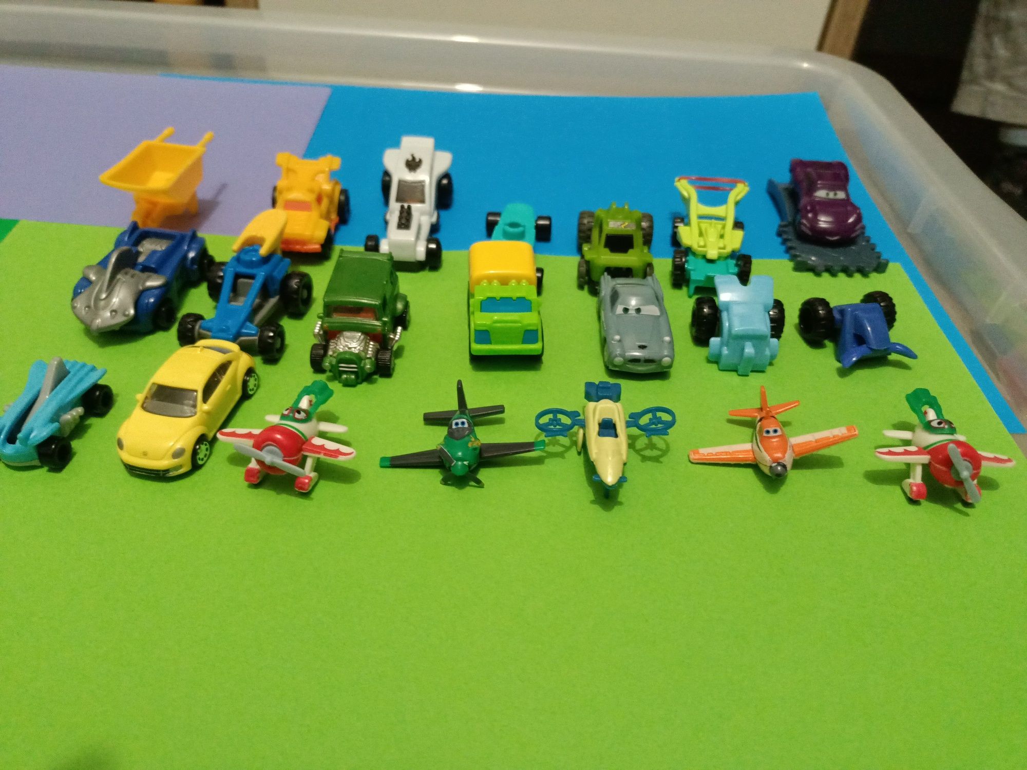Zabawki z Kinder niespodzianek Pojazdy zestaw 21 sztuk