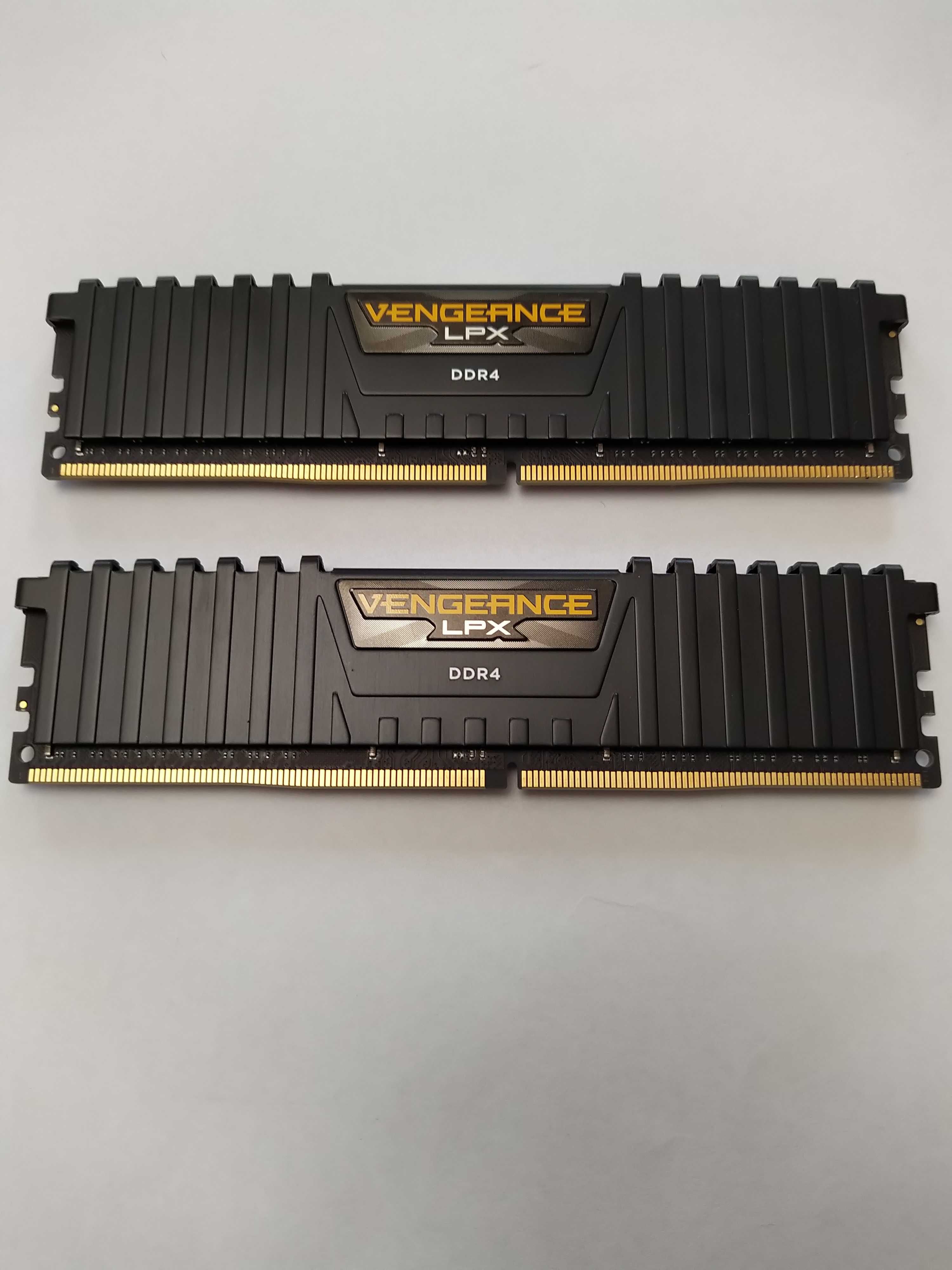 Corsair Vengeance 32 GB (2x16GB) DDR4 2133 MHz (CMK32GX4M2A2133C13)