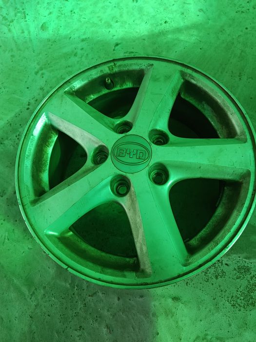 Оригинальные диски на R15 с BYD F6 подходят на Toyoty  размер на фото.