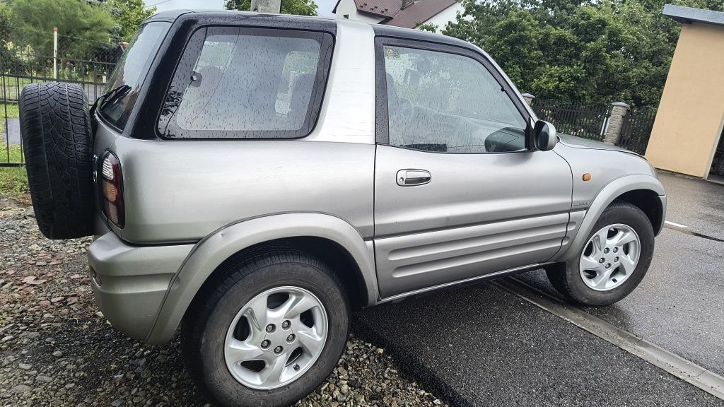 Toyota RAV4.  Napęd 4x4.